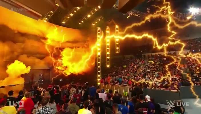 WWE Monday Night Raw 2021-08-23 Screen Shot 1