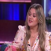 The Kelly Clarkson Show 2022 01 18 Alyssa Milano 480p x264 mSD TGx