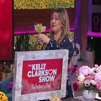 The.Kelly.Clarkson.Show.2022.02.03.Tim.McGraw.480p.x264-mSD[TGx]