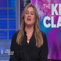 The Kelly Clarkson Show 2022 03 21 Nikolaj Coster Waldau 480p x264 mSD TGx