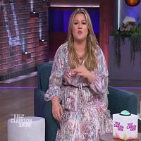 The Kelly Clarkson Show 2022 06 15 Melissa McCarthy 480p x264 mSD TGx
