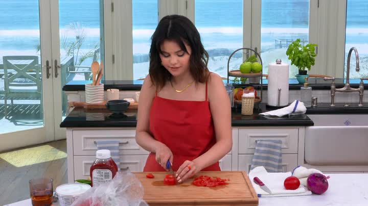 Selena plus Chef S04E08 WEB x264 TORRENTGALAXY