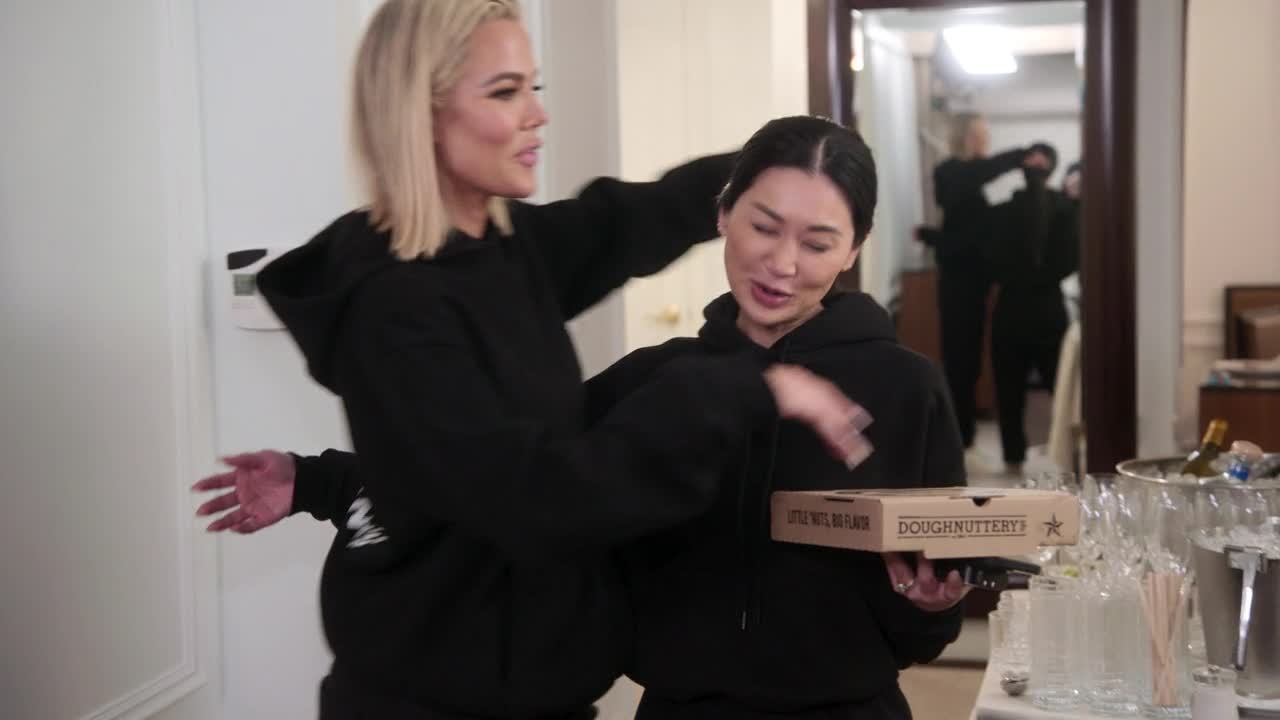 The Kardashians S02E09 Its Met Monday 720p DSNP WEBRip DDP5 1 x264 NTb TGx