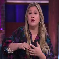 The Kelly Clarkson Show 2022 11 15 Lauren Graham 480p x264 mSD TGx
