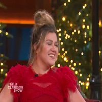 The Kelly Clarkson Show 2022 12 13 Amy Poehler 480p x264 mSD TGx