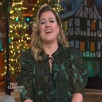 The Kelly Clarkson Show 2022 12 16 Linda Cardellini 480p x264 mSD TGx