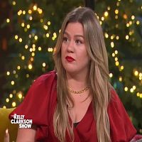 The Kelly Clarkson Show 2022 12 20 Kelly Extra Helping of Christmas 480p x264 mSD TGx