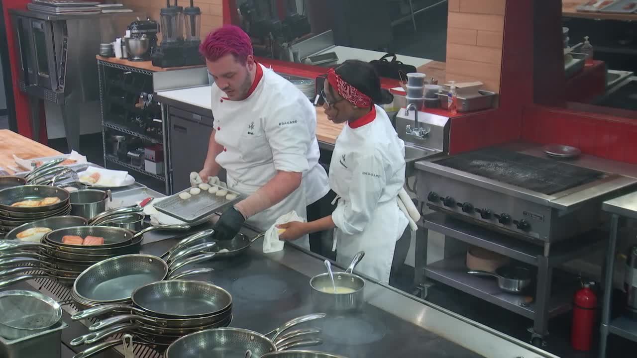 Hells Kitchen US S21E10 Everyones Tacoing About It 720p NF WEBRip DDP5 1 x264 NTb TGx