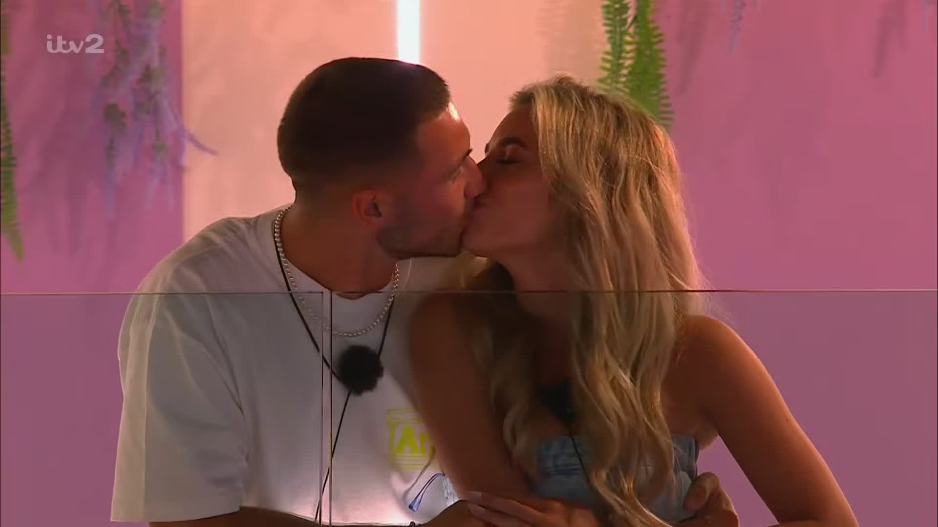 Love Island S09E42 1080p HEVC x265 MeGusta TGx