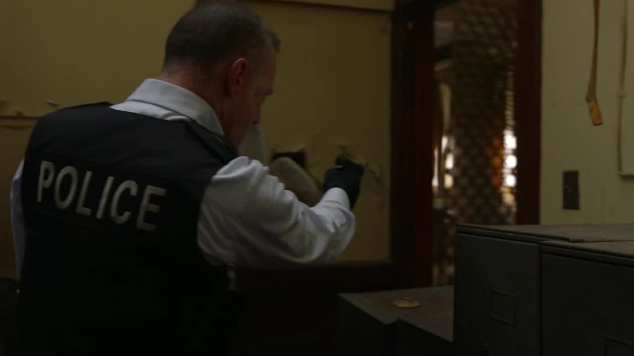 Chicago PD S10E16 720p WEB x265 MiNX TGx