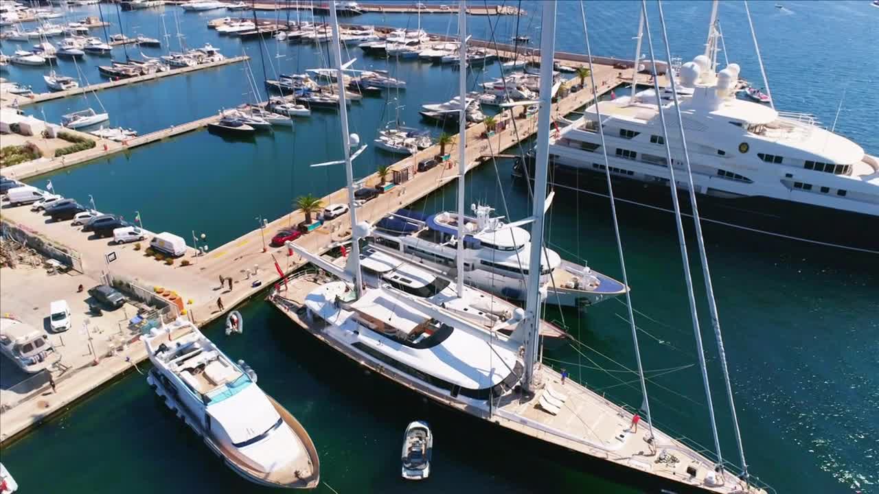 Below Deck Sailing Yacht S04E09 Love Boat 720p AMZN WEB DL DDP2 0 H 264 NTb TGx