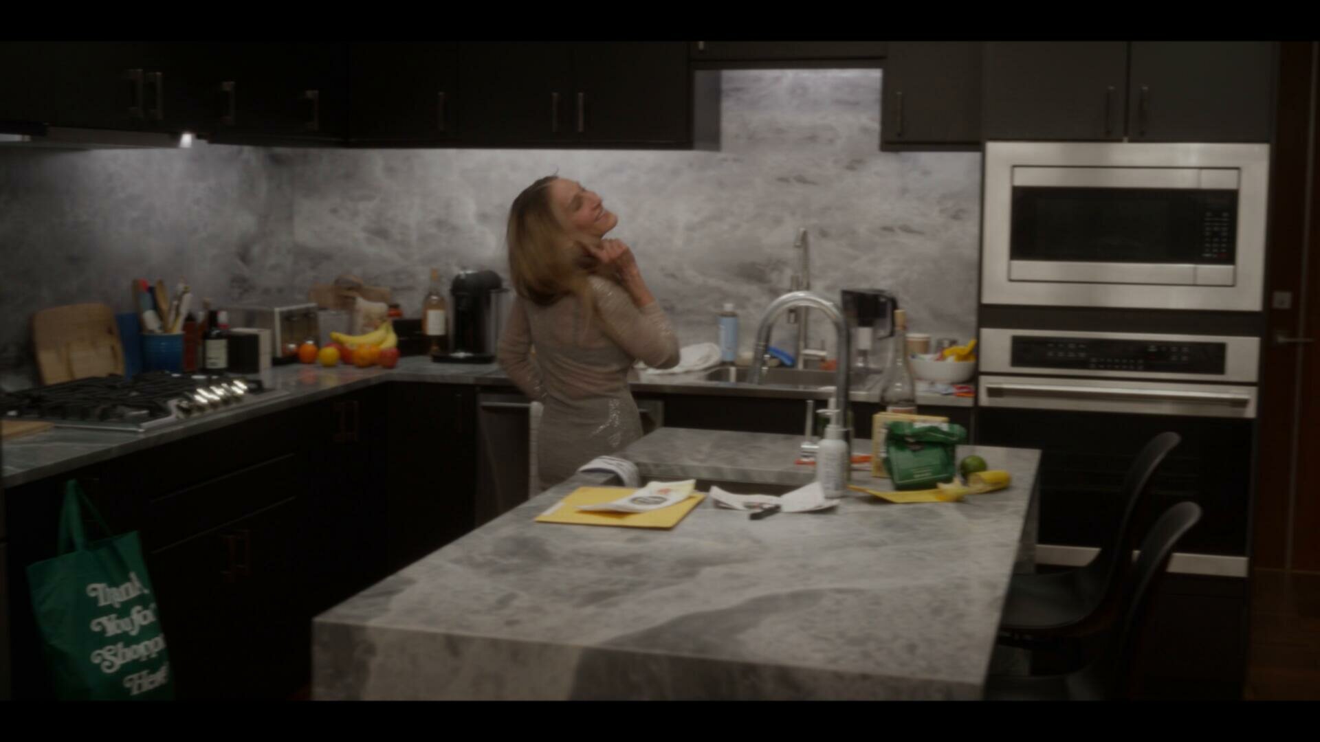 And Just Like That S02E09 There Goes the Neighborhood 1080p HMAX WEB DL DDP5 1 x264 NTb TGx