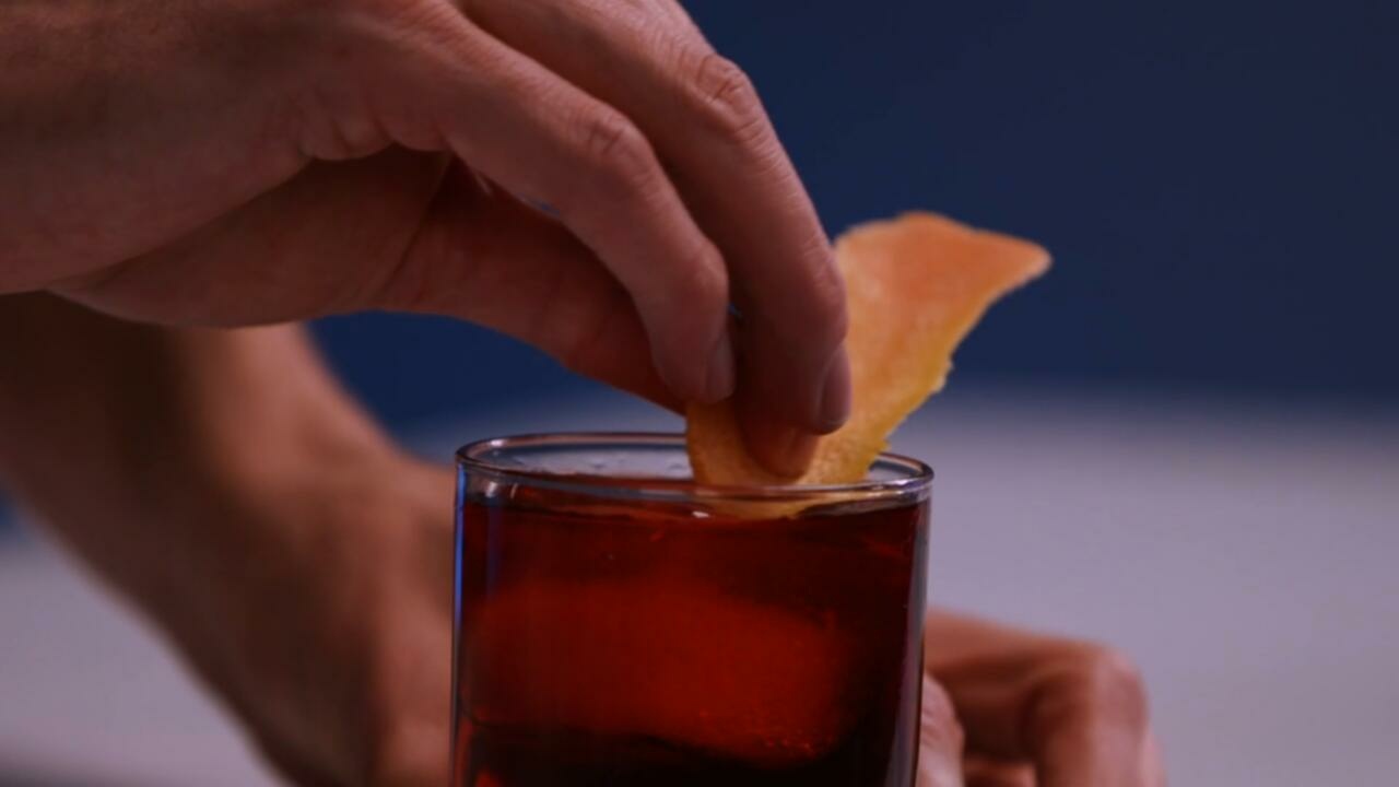 Dirty Laundry S00E03 Jalapeno Infused Mezcal Negroni 720p WEB DL AAC2 0 H 264 NTb TGx