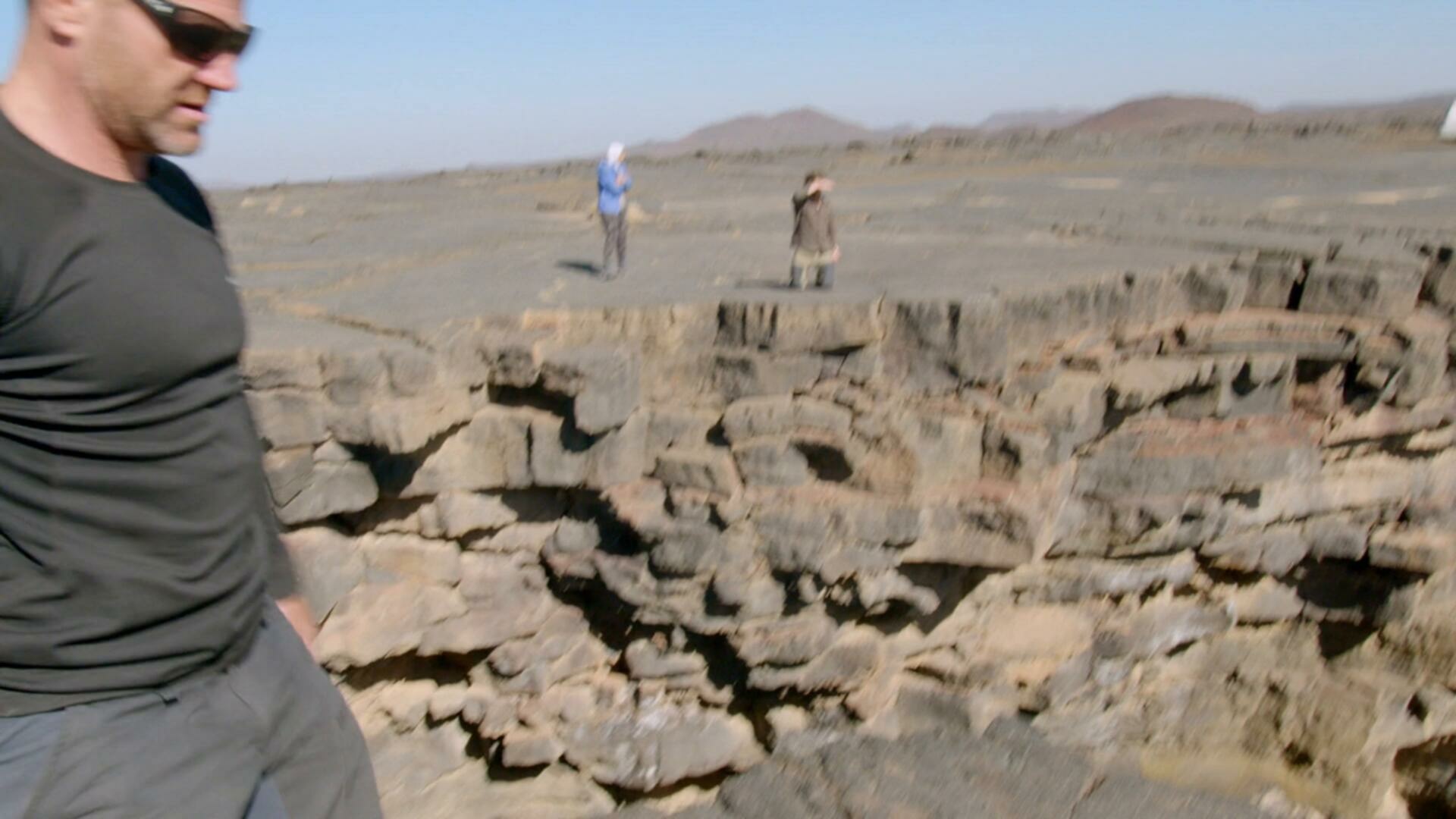 Expedition with Steve Backshall S02E02 Saudi Arabia Expedition Volcanic Underworld 1080p AMZN WEB DL