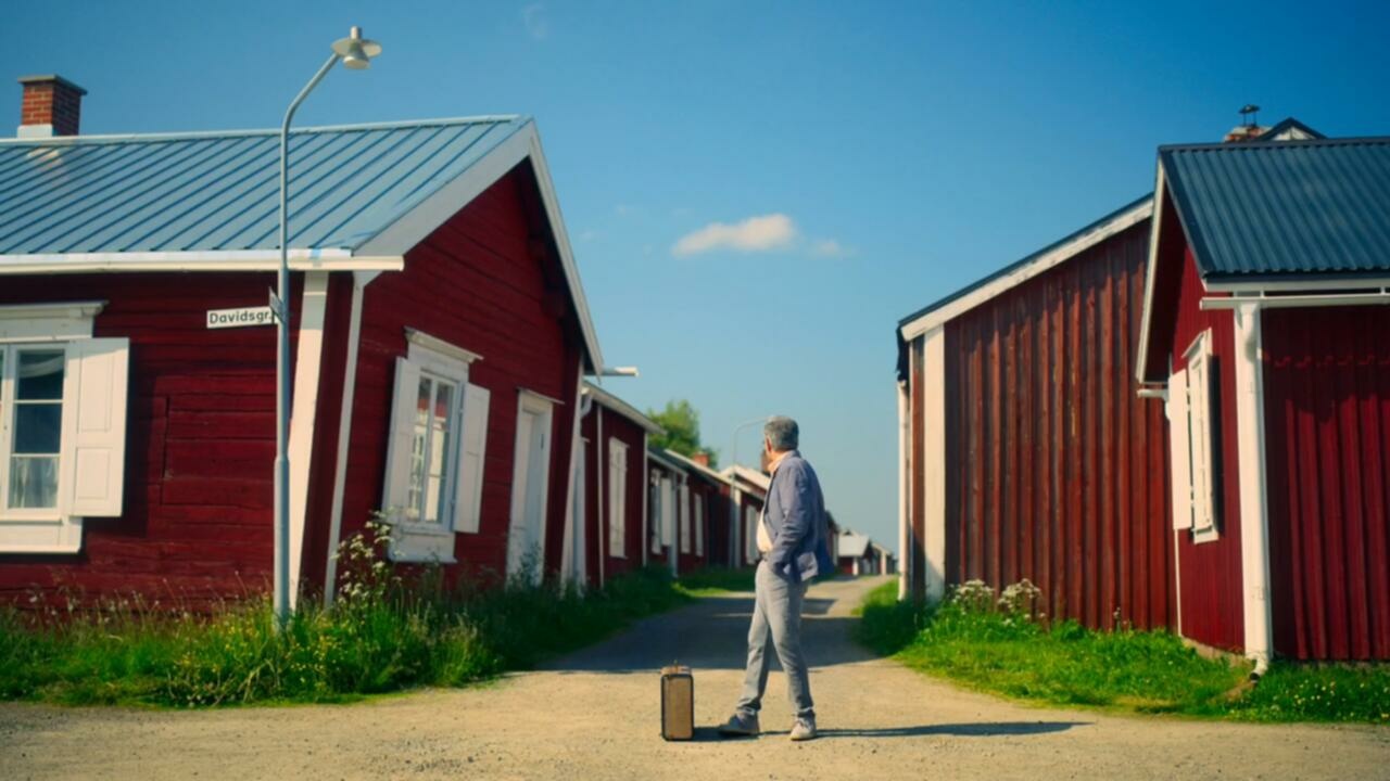 The Reluctant Traveler with Eugene Levy S02E01 Sweden Midsummer 720p ATVP WEB DL DDP5 1 Atmos H 264