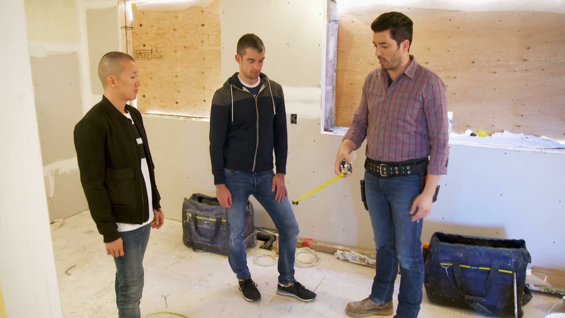 Property Brothers S10E13 Modern Masterpiece for Two Andrew and Phil 1080p MAX WEB DL DDP2 0 H 264 NT