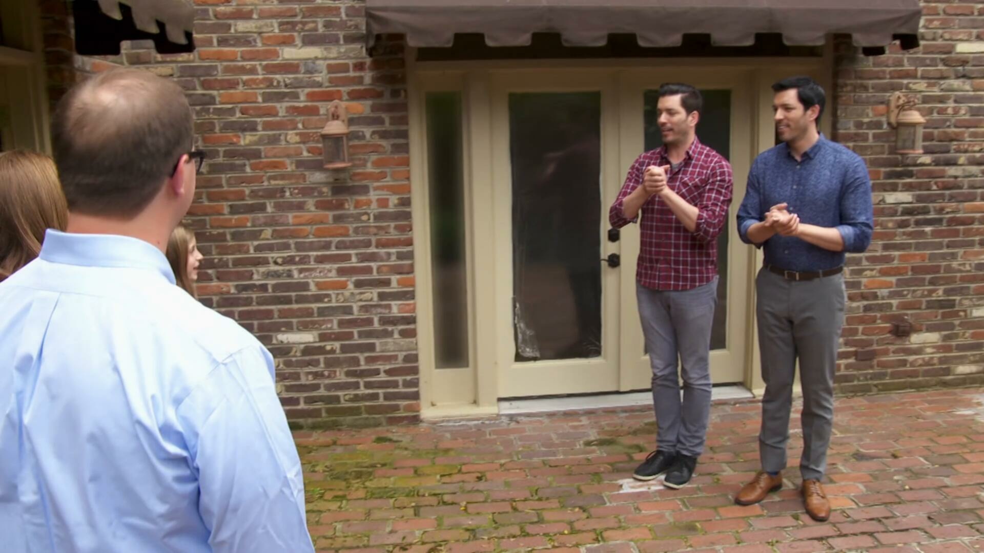 Property Brothers S12E03 Mad About Plaid Carolyn and Brad 1080p MAX WEB DL DDP2 0 H 264 NTb TGx