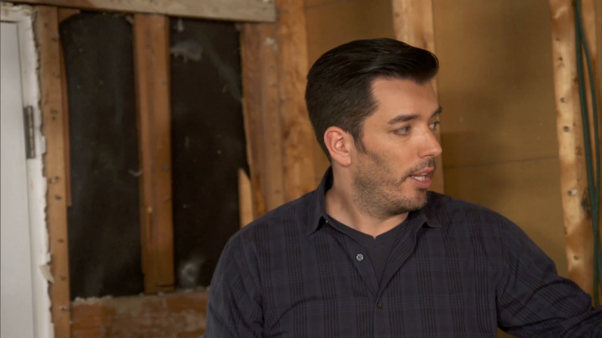 Property Brothers S12E10 Tight Transformation Pat and Tania 1080p MAX WEB DL DDP2 0 H 264 NTb TGx