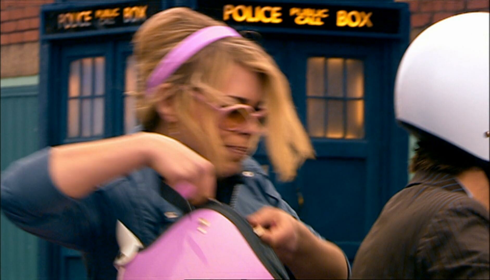Doctor Who 2005 S02E07 The Idiots Lantern 1080p BluRay x264 OFT TGx