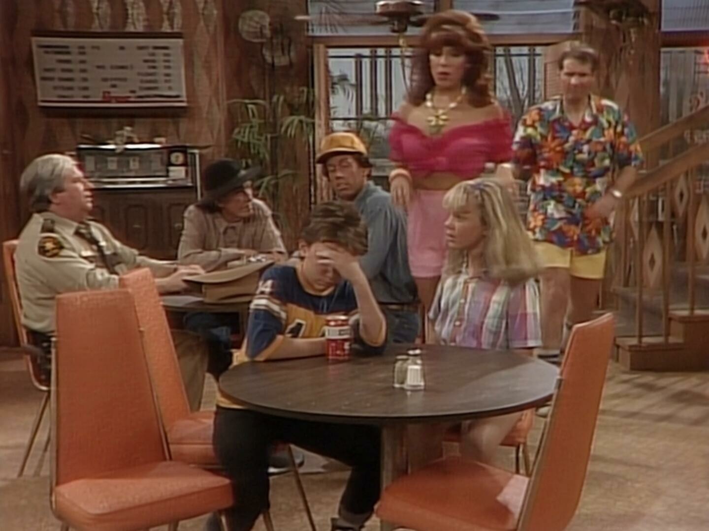 Married With Children S02E02 Poppys By The Tree Part I 1080p AMZN WEB DL DDP5 1 H 264 FLUX TGx