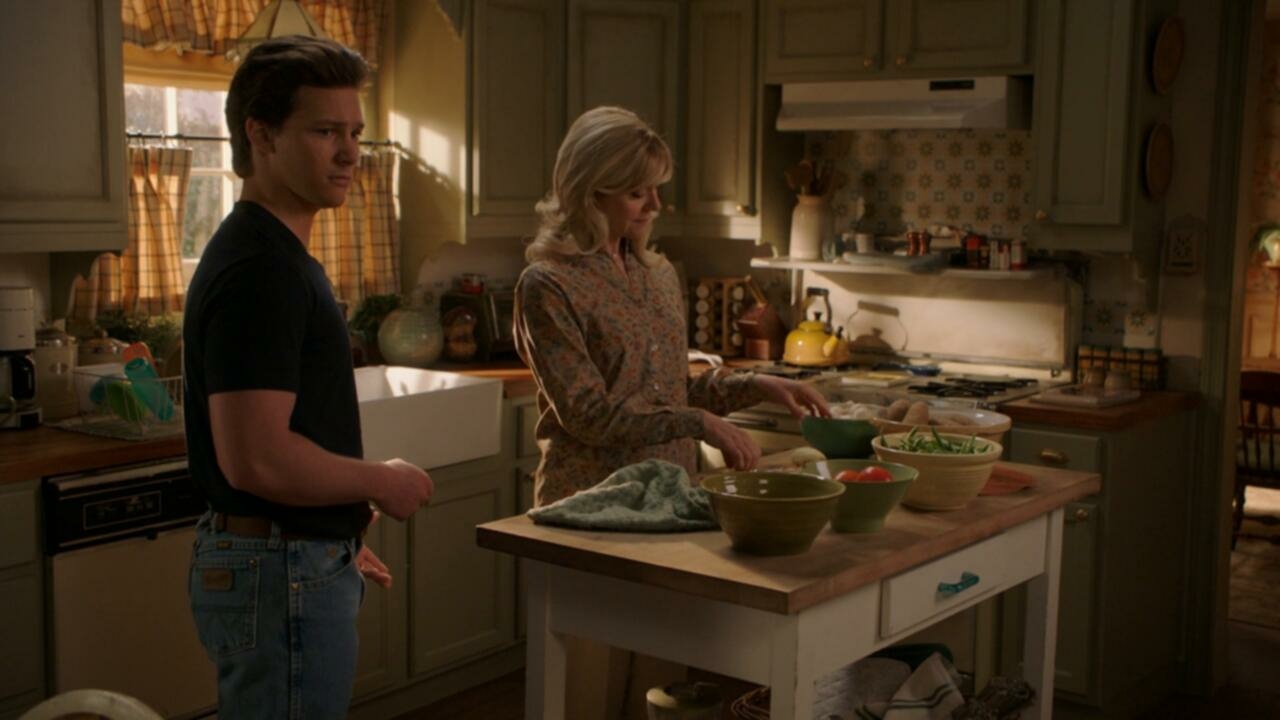 Young Sheldon S07E10 Community Service and the Key to a Happy Marriage 720p AMZN WEB DL DDP5 1 H 264