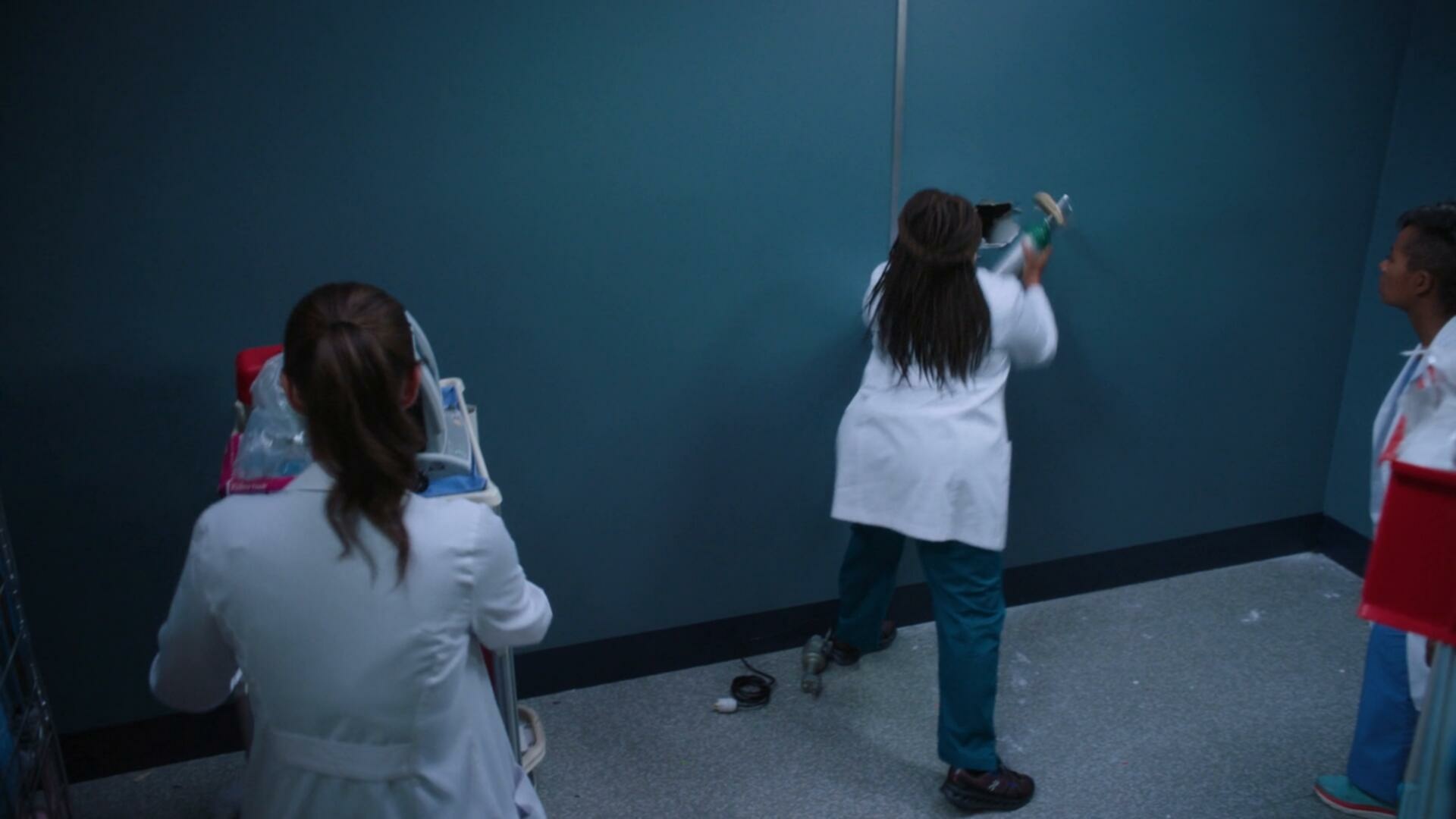 Greys Anatomy S21E01 If Walls Could Talk 1080p DSNP WEB DL DDP5 1 H 264 NTb TGx