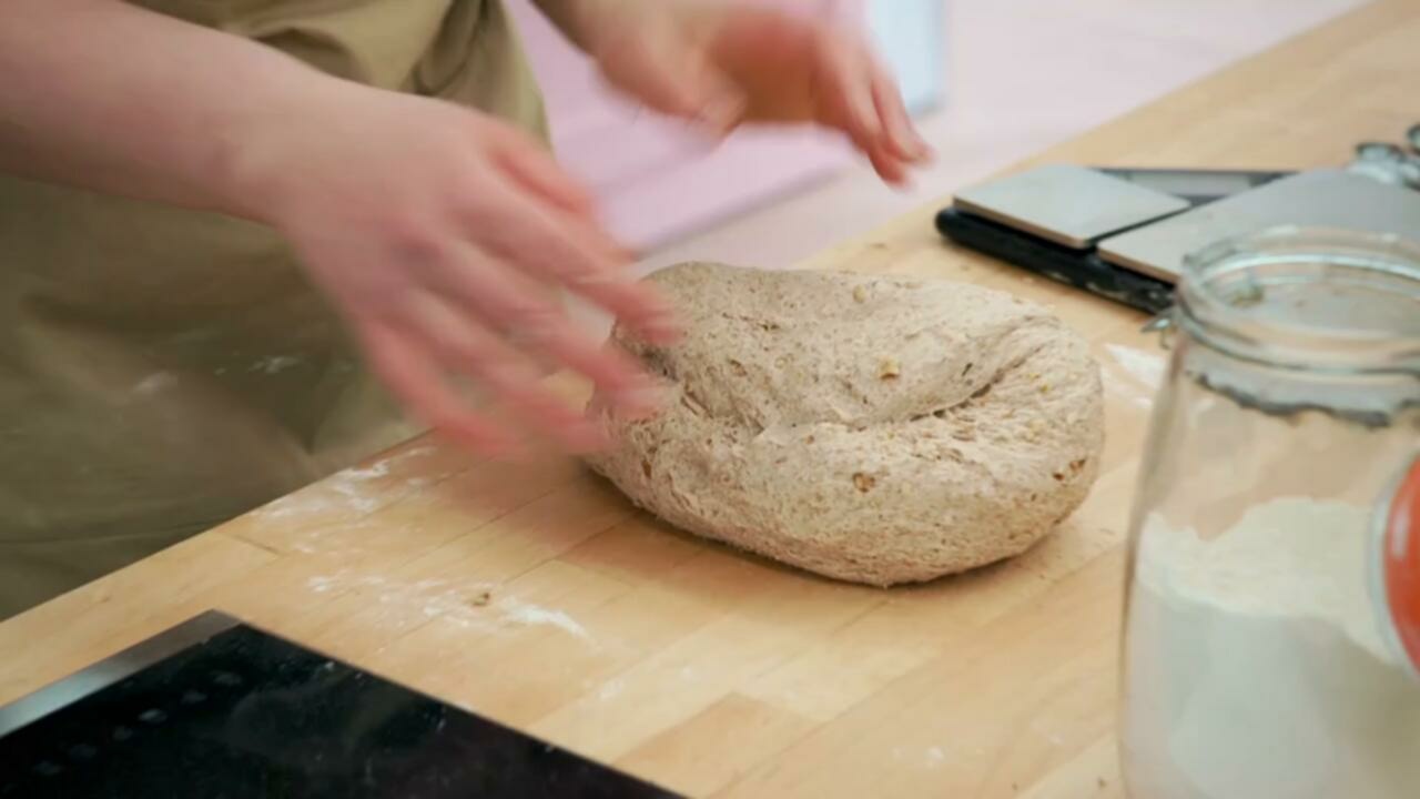 The Great British Bake Off S14E03 720p WEB H264 SKYFiRE TGx