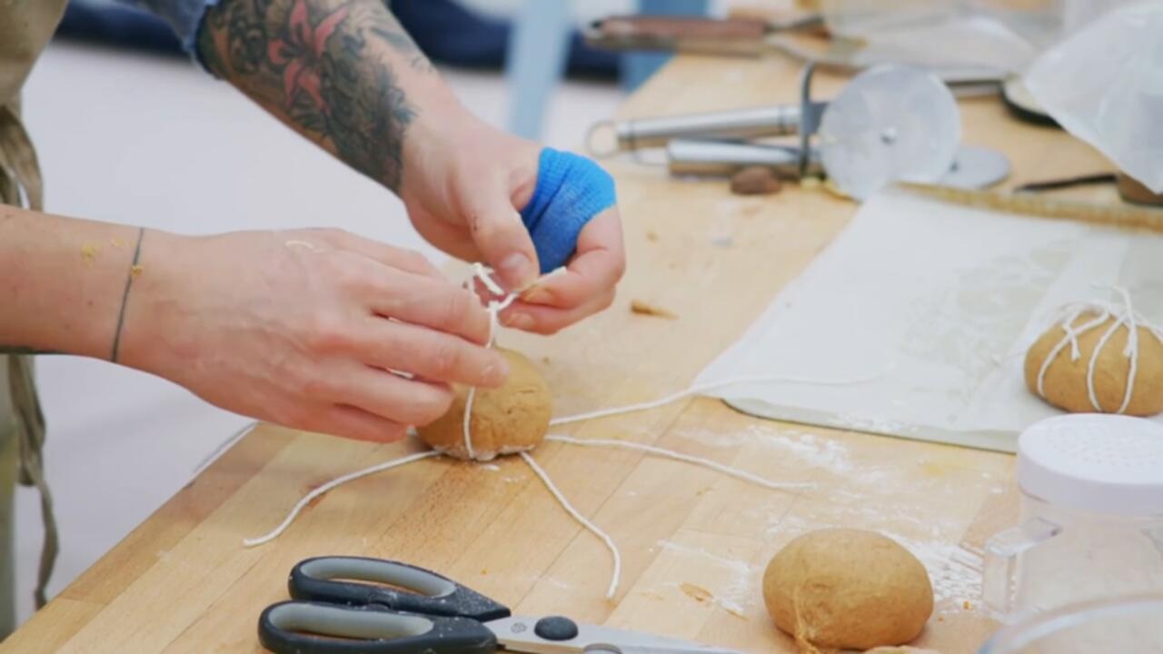 The Great British Bake Off S15E03 Bread Week 720p ALL4 WEB DL AAC2 0 H 264 RAWR TGx